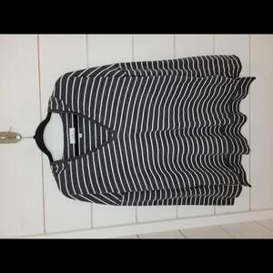 American Eagle Outfitters XL greyish black and white hoodie